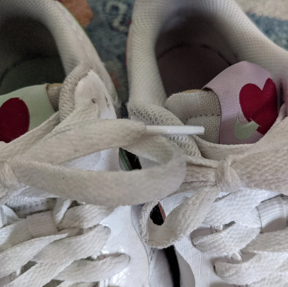 Nike U Complete Me Low Top Shoes - Picture 4 of 9